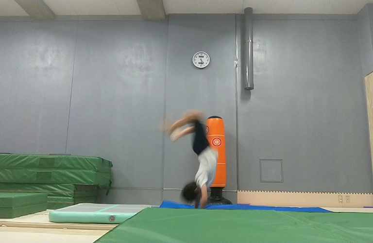 学校のマット運動もきっと楽しくなる | 文京区の体操教室なら個別トレーニングのアクトレア